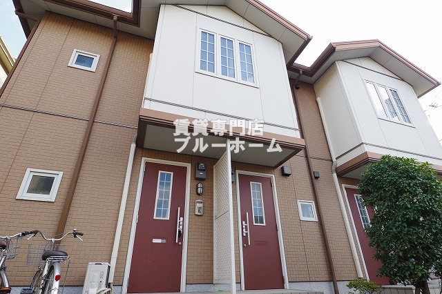 建物外観　軽量鉄骨造2階建ての美しい物件！