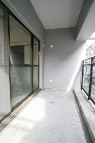 地下鉄御堂筋線 江坂駅 徒歩15分 3階建 築37年の内装写真