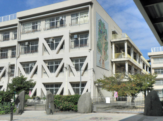 地下鉄御堂筋線 江坂駅 徒歩15分 3階建 築37年の周辺写真