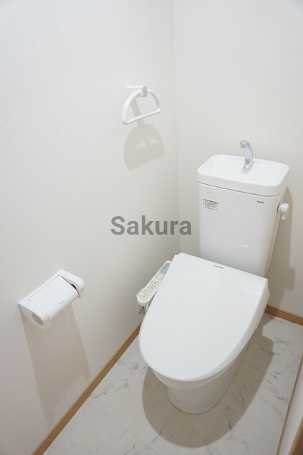 トイレ　落ち着いた色調のトイレです♪
