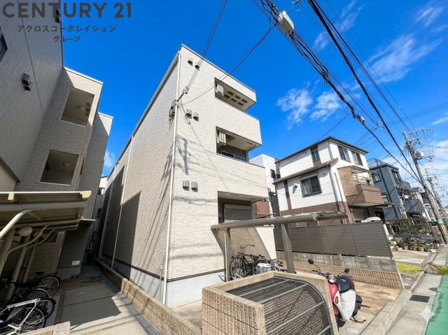 建物外観　オートロック付きで外部から出入りが簡単にできない為安心です