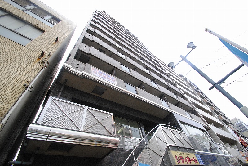 建物外観　十日市交差点からすぐ