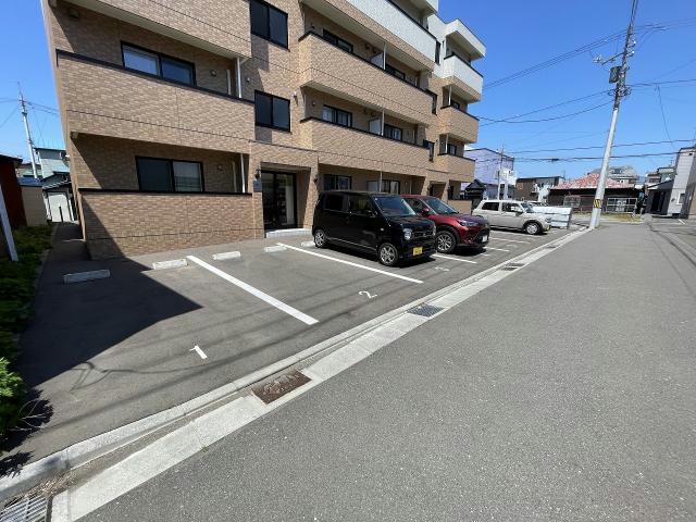 駐車場　駐車場