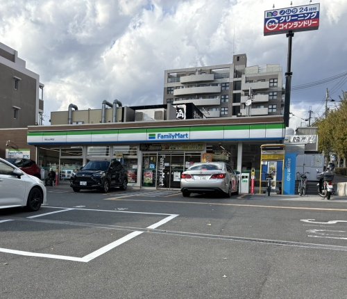 コンビニ　ファミリーマート吹田上山手店（コンビニ）まで202m