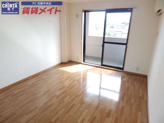 居室・リビング　同物件別部屋写真