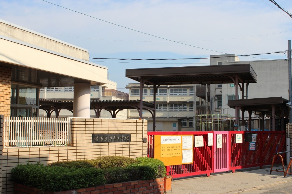 小学校　堺市立 浜寺小学校（小学校）まで181m