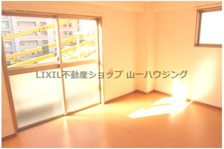 モンターナ元町の居間写真