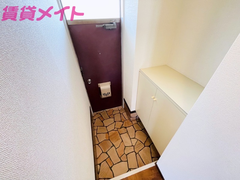 玄関　同物件別部屋写真