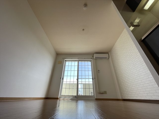 居室・リビング　※同建物別部屋の写真になります。