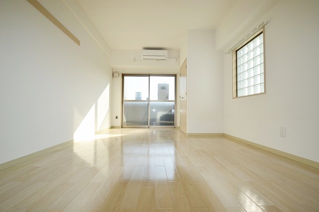 クレール大手町の居間写真