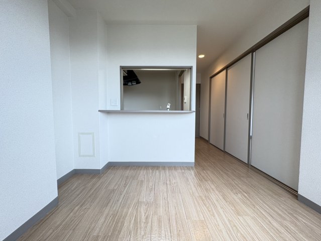 ヒルズ上甲子園の居間写真