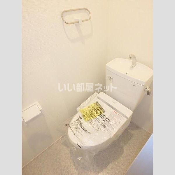 東武伊勢崎線 太田駅 徒歩7分 2階建 築8年のトイレ写真