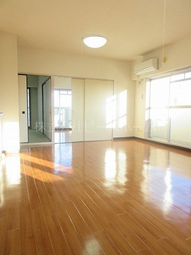 居室・リビング　別号室参考写真