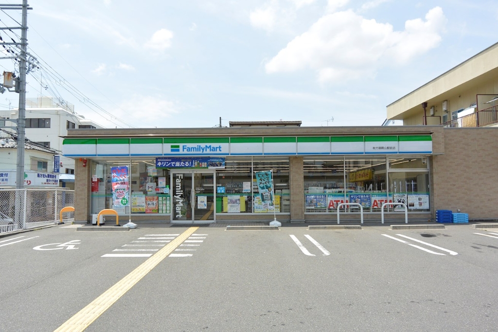 コンビニ　ファミリーマート 枚方御殿山駅前店（コンビニ）まで234m
