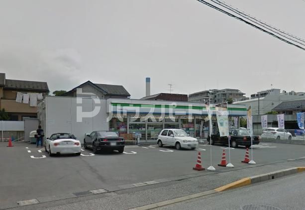 コンビニ　ファミリーマート南町3丁目店（コンビニ）まで570m