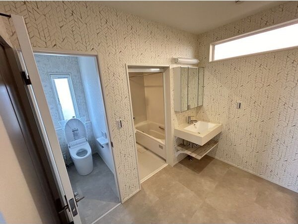 トイレ　シンプルで使いやすいトイレです