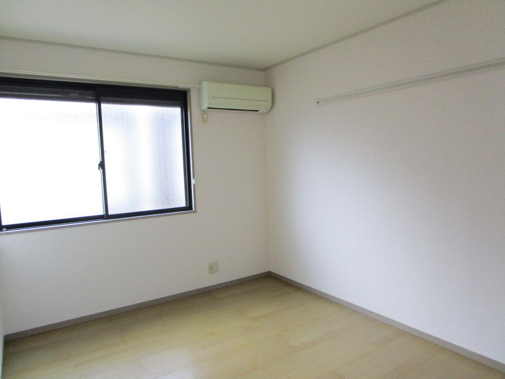 その他設備　６帖洋室にもエアコンあります！