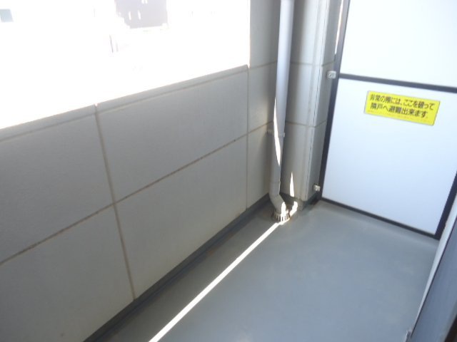 バルコニー　南向きバルコニーで日当たり良好です。