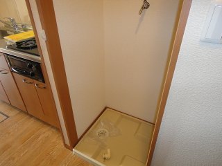 玄関　室内洗濯機置場です。室内に御座います。