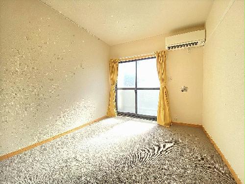 居室・リビング　お部屋によって絨毯の種類・家電のメーカー等が異なります