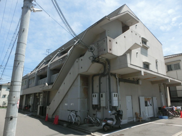 【高槻市城南町のマンションのエントランス】