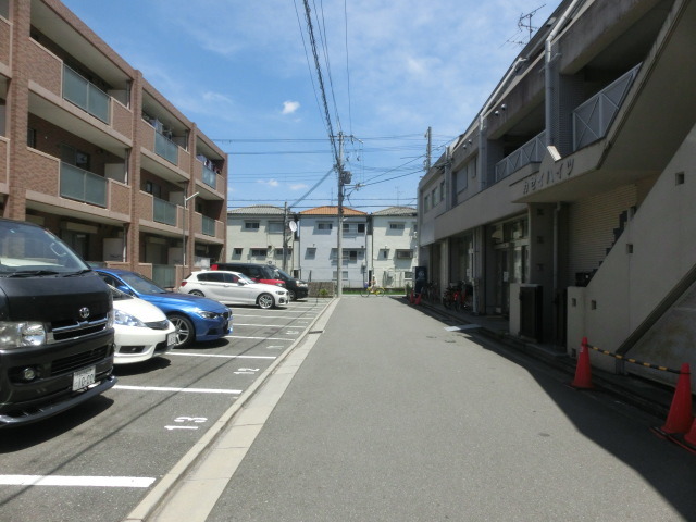 【高槻市城南町のマンションの駐車場】