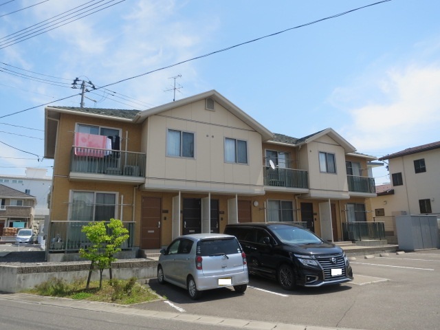 郡山市東原のアパートの建物外観