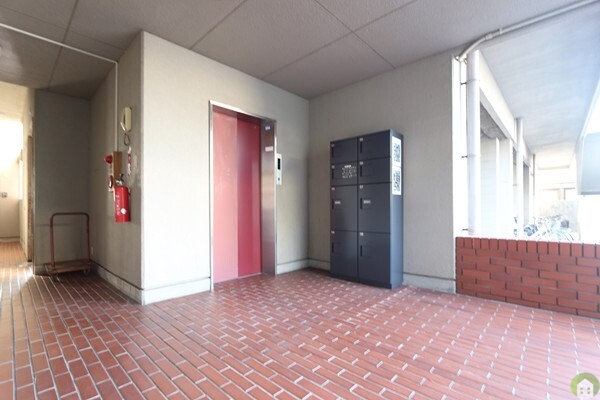 エントランス　宅配ボックスあり