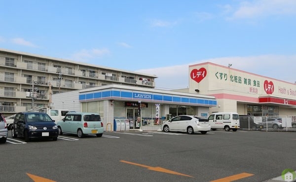 コンビニ　ローソン徳島西新浜町1丁目店（コンビニ）まで74m