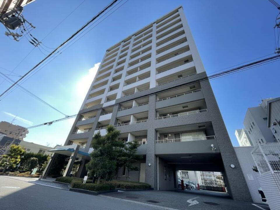 松山市松前町のマンションの建物外観