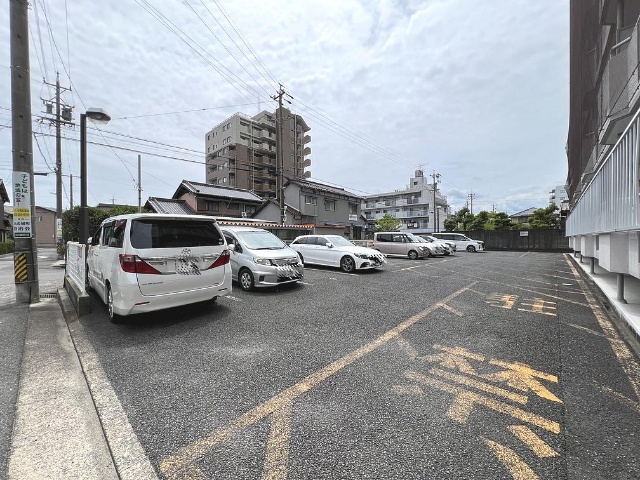 【ブラッサム鵜の森の駐車場】