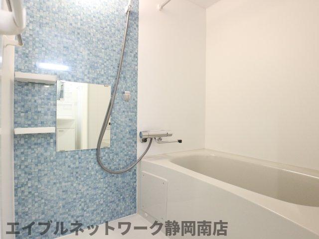 バス・シャワールーム　ゆったり過ごせるお風呂です