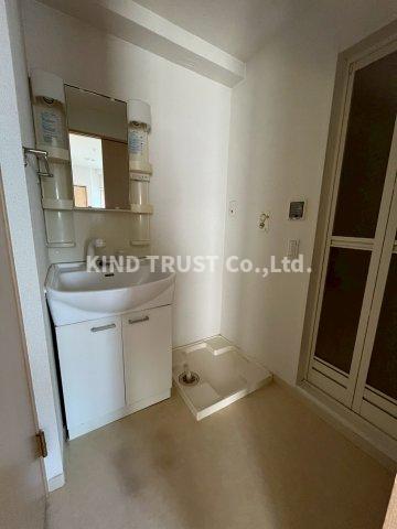 洗面設備　ゆったりとスペースのある洗面所