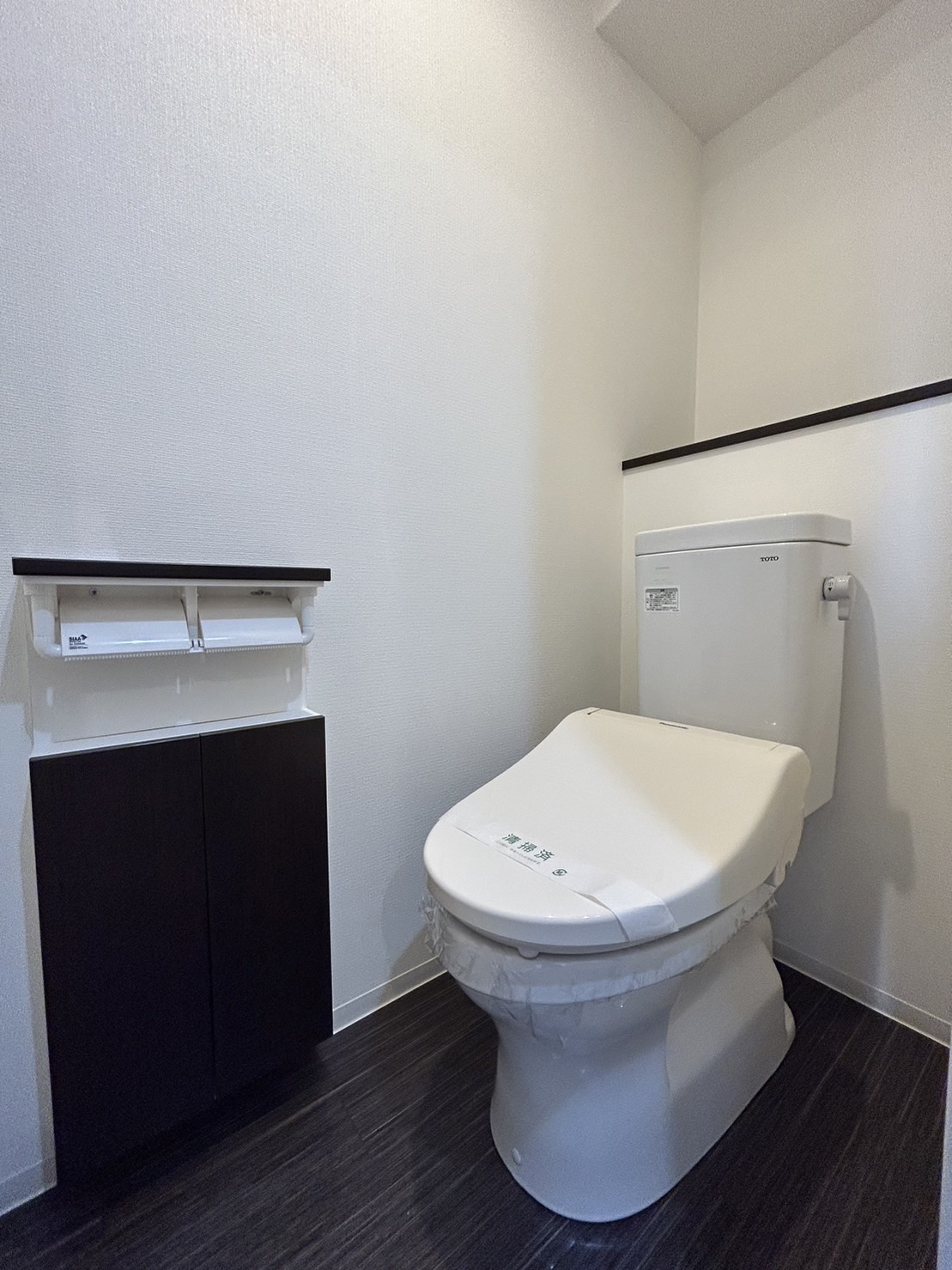 トイレ　プチ収納スペースがあり便利です♪