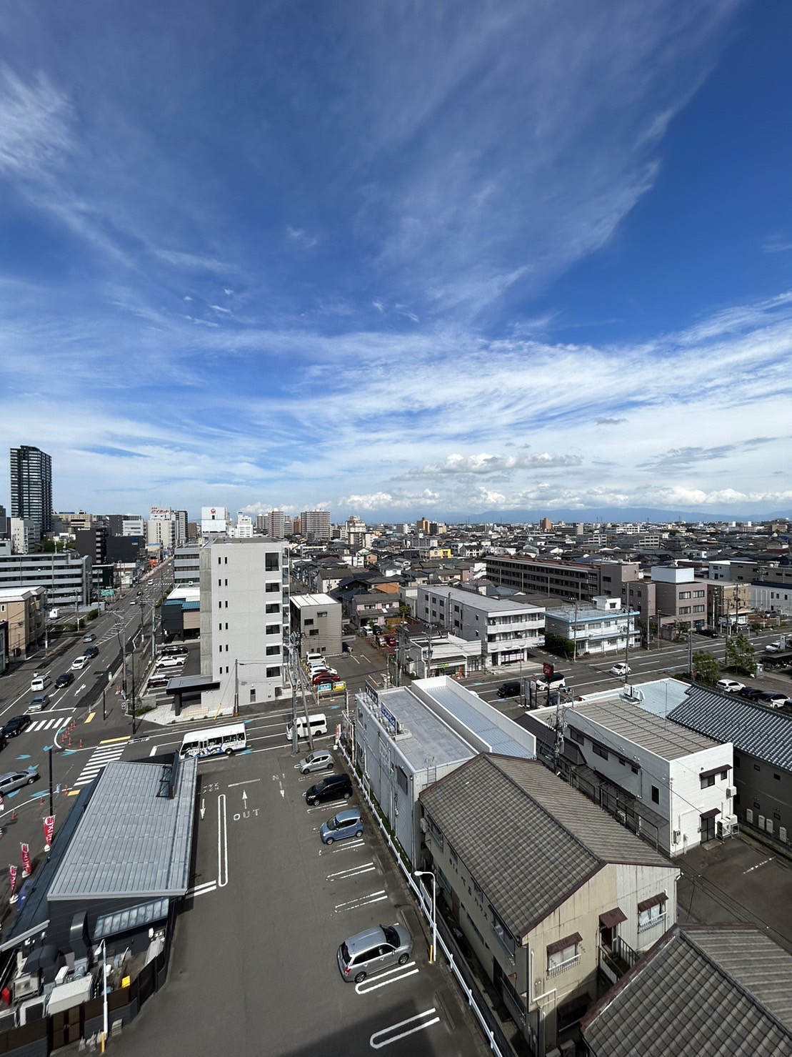 バルコニー　バルコニーは広く、眺望も最高です。