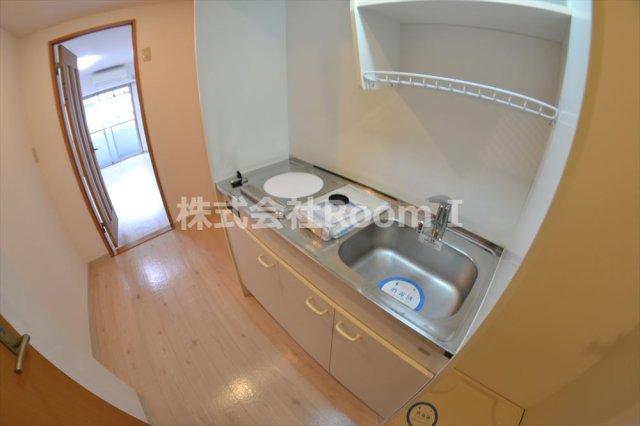 キッチン　コンパクトなキッチンで掃除もラクラク