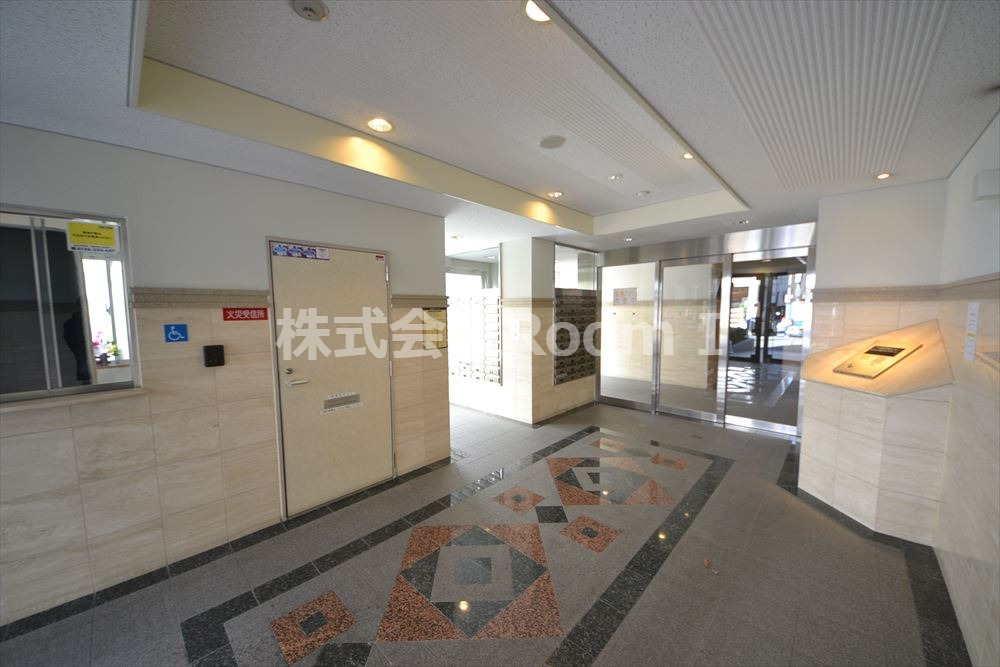 エントランス　ゆとりのあるエントランスです