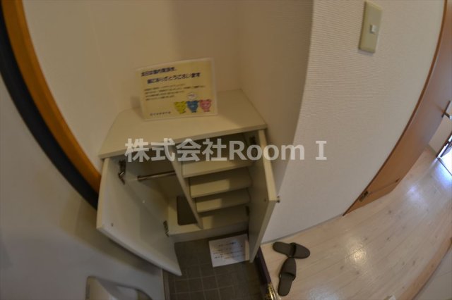 玄関　収納もある玄関です