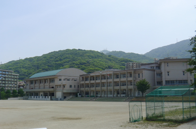 【北九州市八幡西区藤田のマンションの中学校】