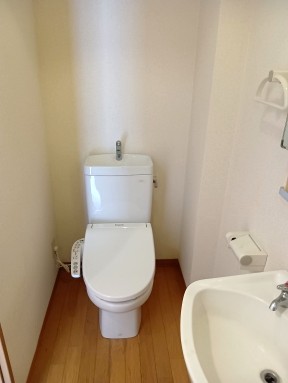 トイレ　トイレ　温水洗浄便座付き