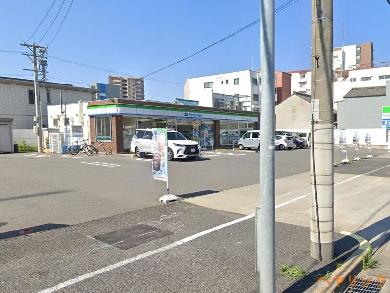 コンビニ　ファミリーマート上名古屋四丁目店（コンビニ）まで106m