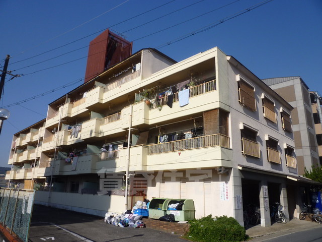 京都市山科区椥辻池尻町のマンションの建物外観