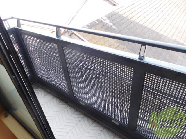 バルコニー　とってもあかるいので洗濯も乾きやすいです