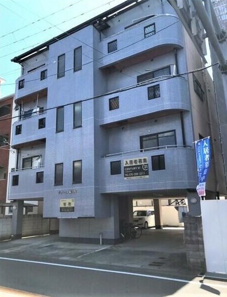 【姫路市五軒邸のアパートの建物外観】