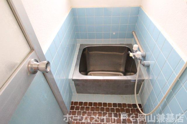 ＪＲ赤穂線 東岡山駅 徒歩2分 1階建 築52年の風呂写真