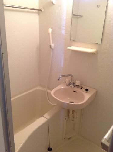 バス・シャワールーム　現状優先。設置は現地と異なる可能性があります。