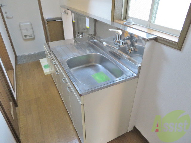 キッチン　キッチンはこちらです。十分な広さがございますね