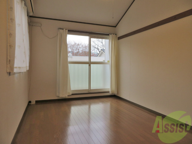 居室・リビング　陽当たり良く、十分に広さのあるお部屋となっております