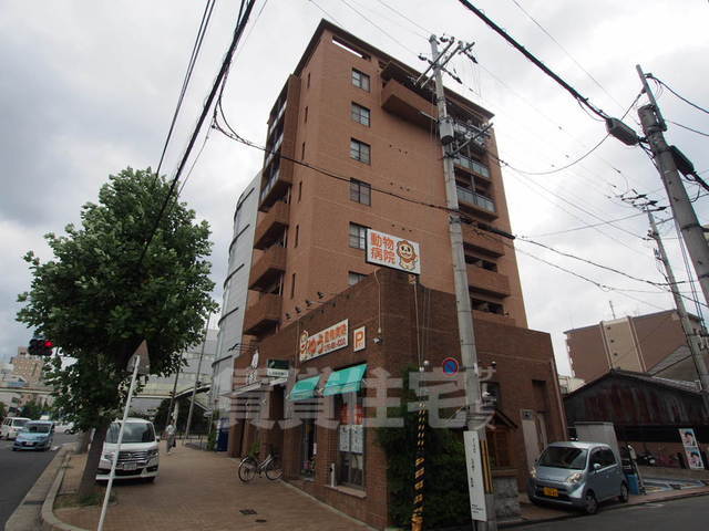 京都市南区西九条東島町のマンションの建物外観