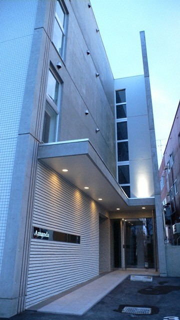 札幌市豊平区西岡五条のマンションの建物外観